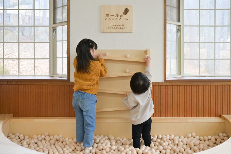 地域の連携で誕生！<br>ファミリー向け木育施設「森のあそびば」<br>【長野県・茅野】